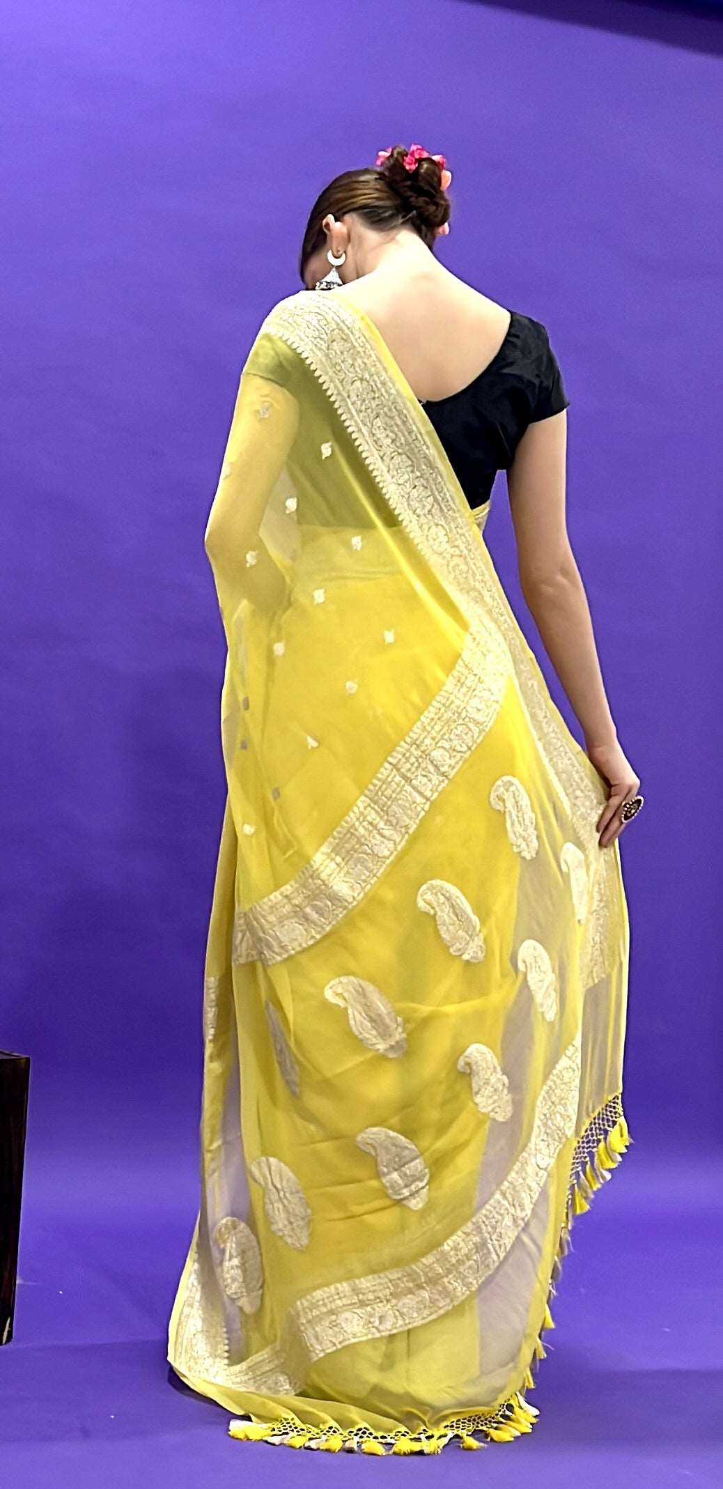 Light Yellow Border Booti Pure Khaddi Georgette Handloom Saree