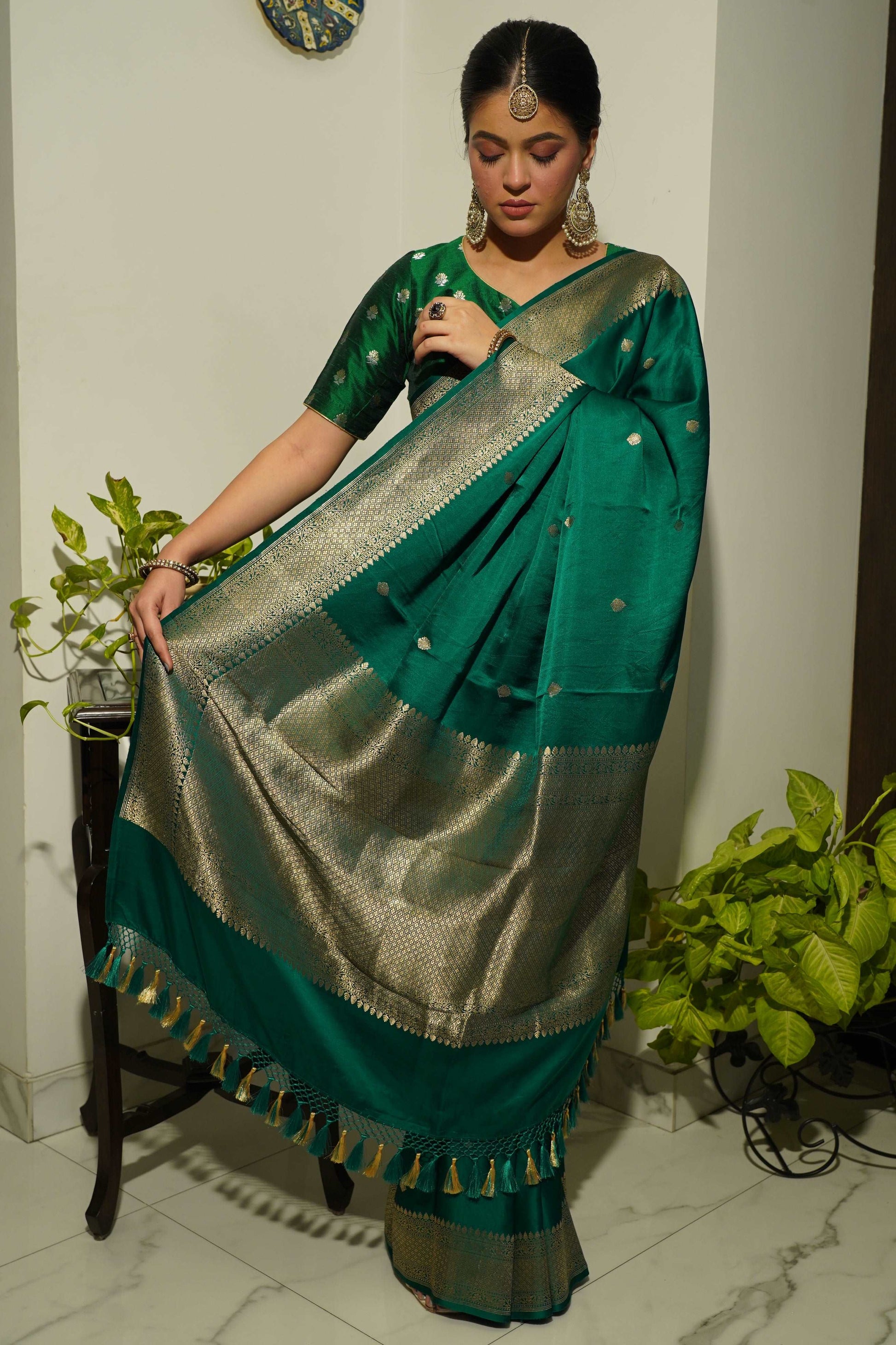 Bottle Green Pure Mashru Satin Silk Khadwa Boota Border Handwoven Banarasi Saree