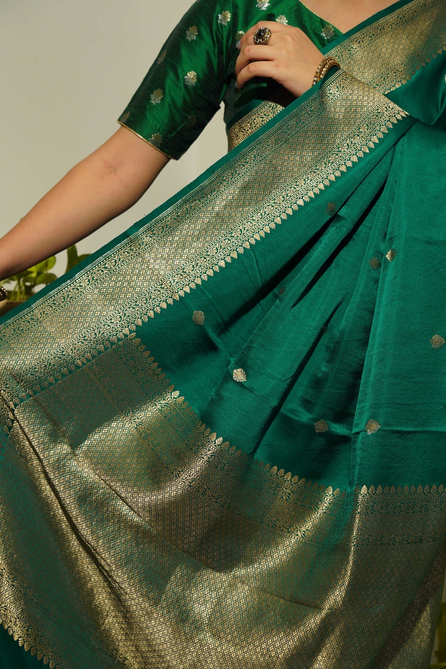 Bottle Green Pure Mashru Satin Silk Khadwa Boota Border Handwoven Banarasi Saree