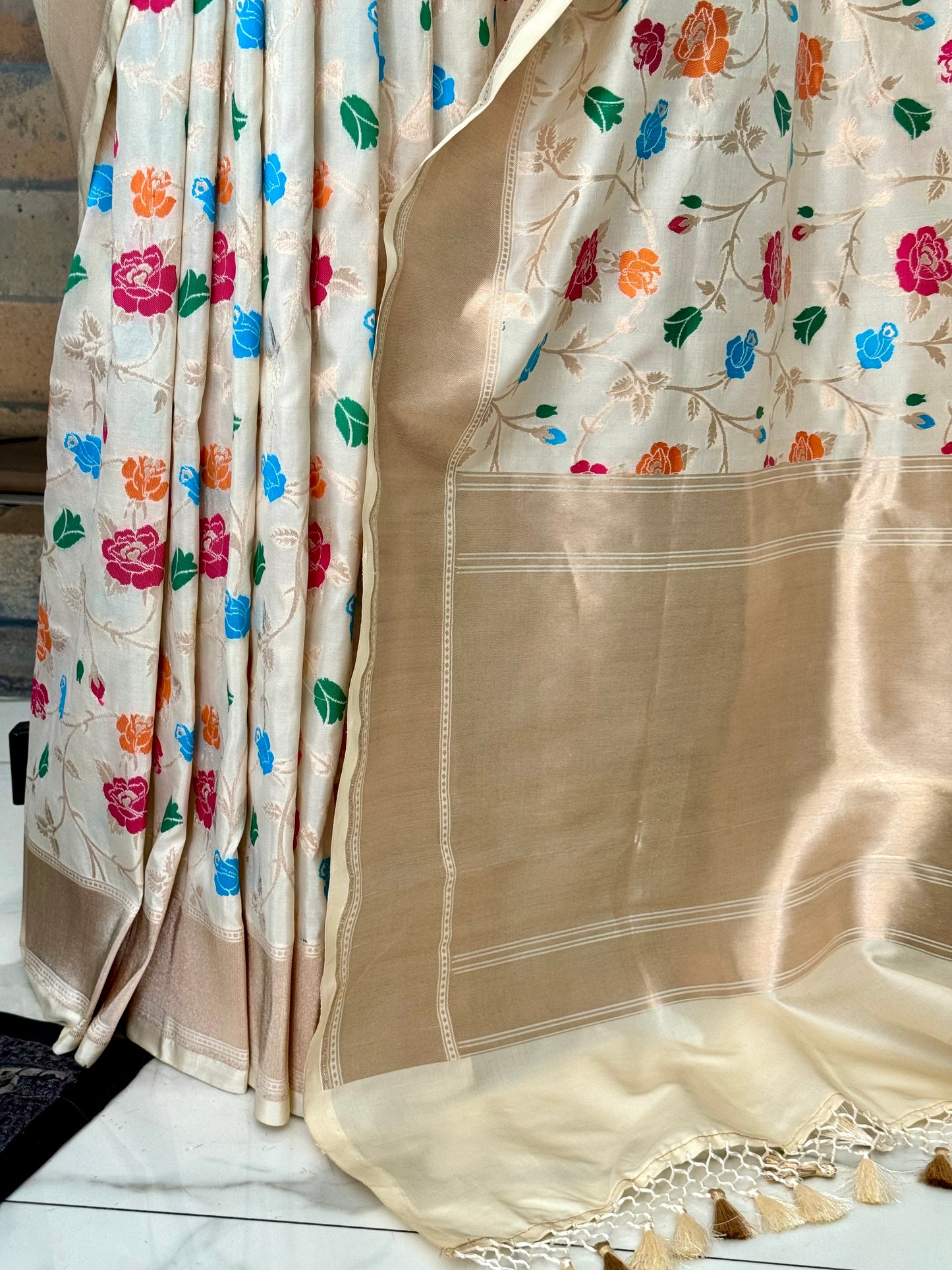 Off White Pure Katan Silk Floral Jaal Handwoven Banarasi Saree