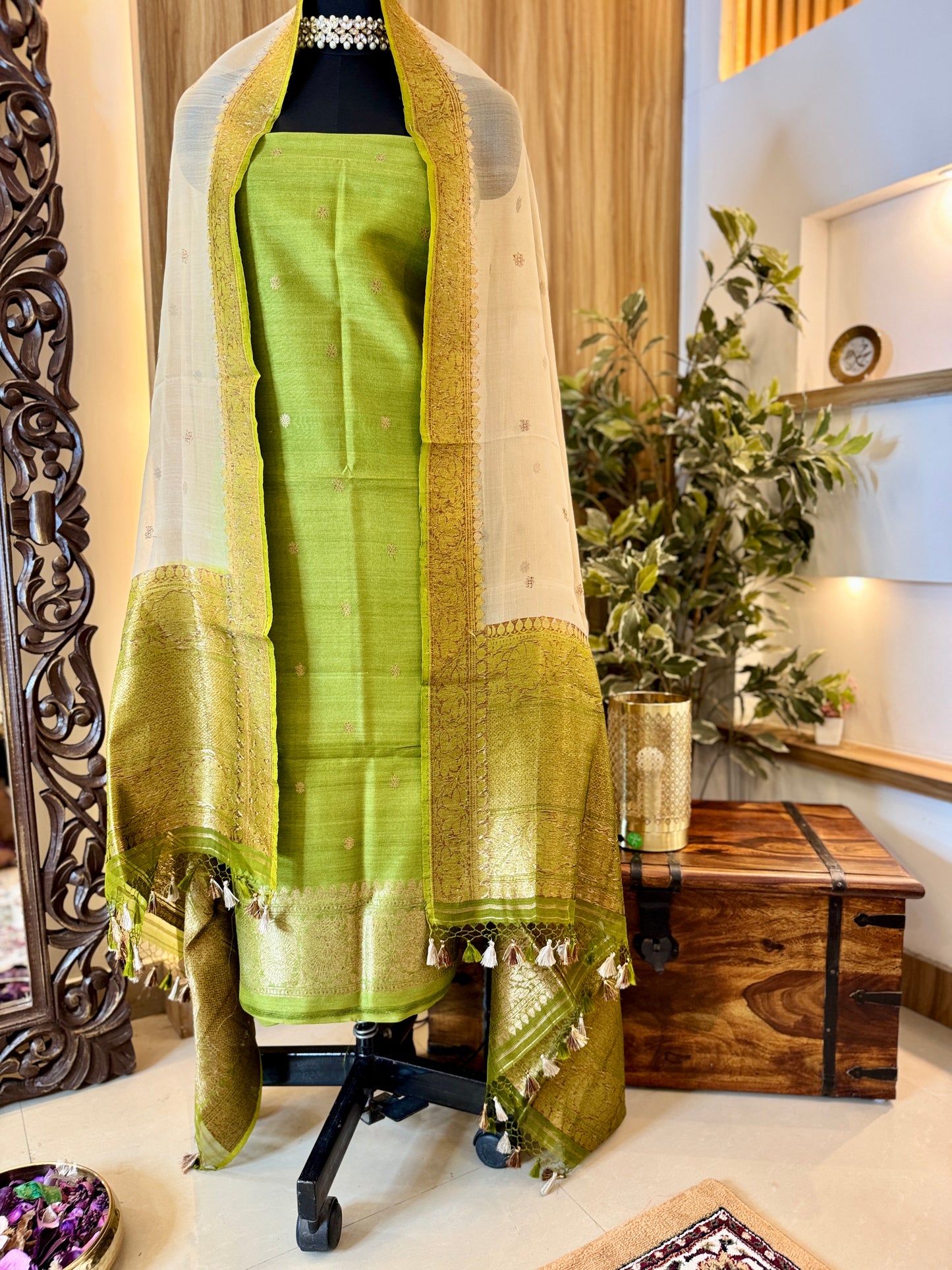 Mehndi Green Pure Tussar Silk Handloom Suit Set with Kora Silk Dupatta
