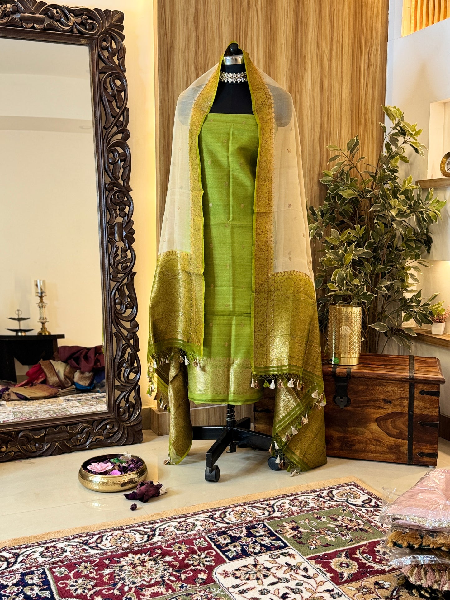 Mehndi Green Pure Tussar Silk Handloom Suit Set with Kora Silk Dupatta