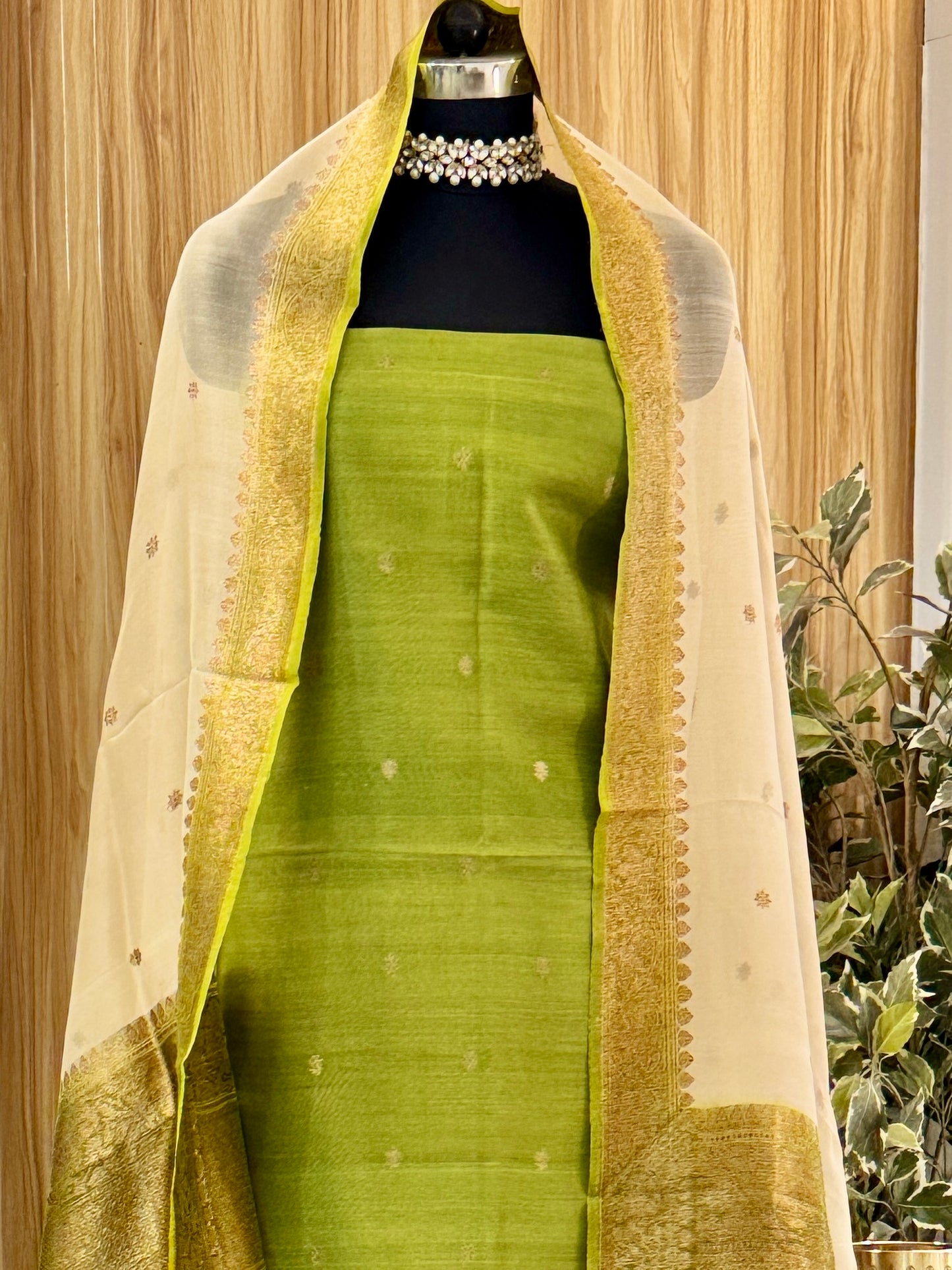 Mehndi Green Pure Tussar Silk Handloom Suit Set with Kora Silk Dupatta