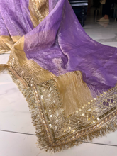 Load image into Gallery viewer, Lavender Golden Pure Crushed Tissue Handloom Saree
