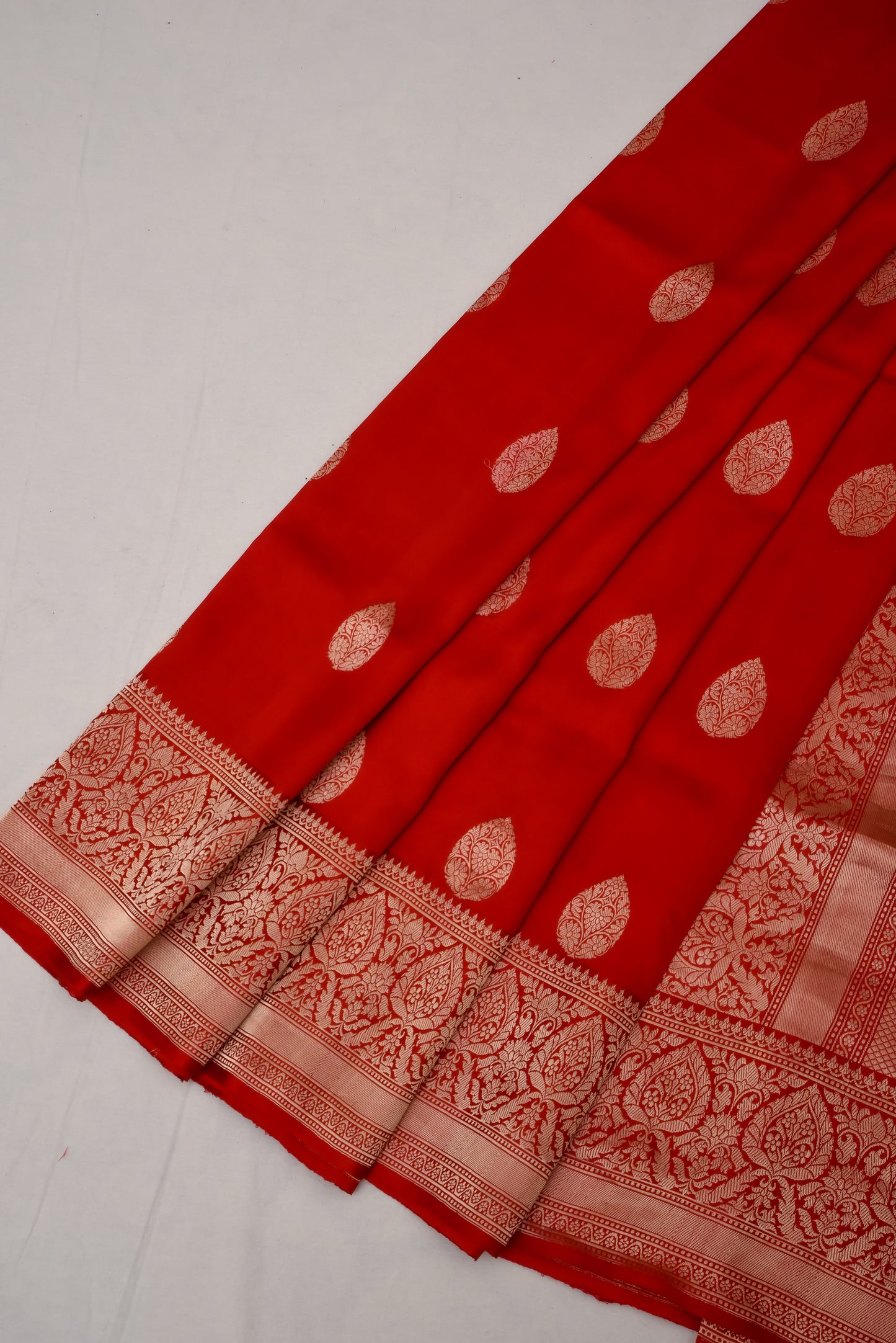 Red Katan Silk Buti Border Hnadloom Saree