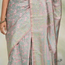 Load image into Gallery viewer, Light Pink Tanchui Jamawar Pure Katan Silk Handlom Banarasi Saree
