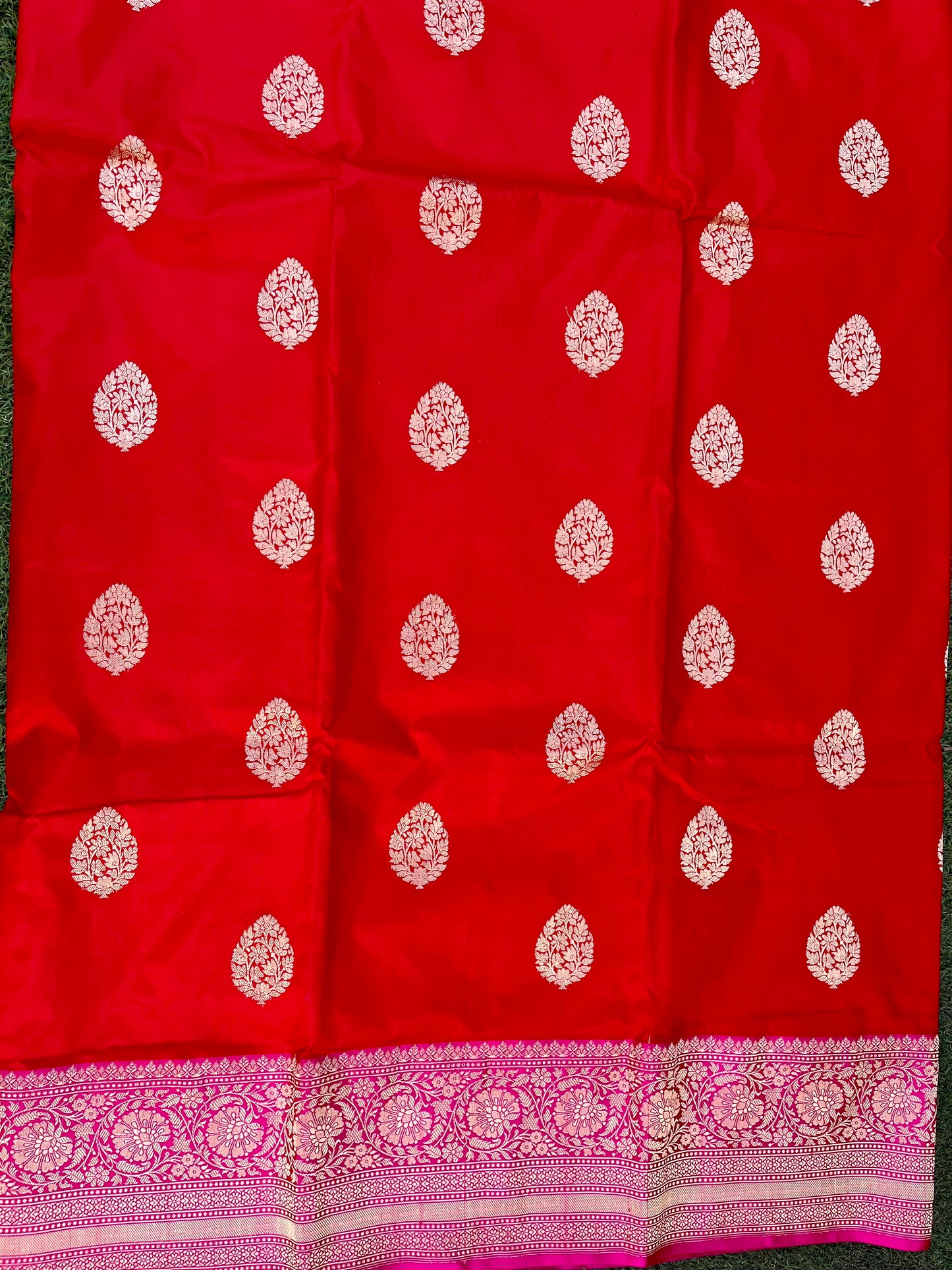 Red and Pink Pure Katan Silk Khadwa Boota Handwoven Banarasi Saree