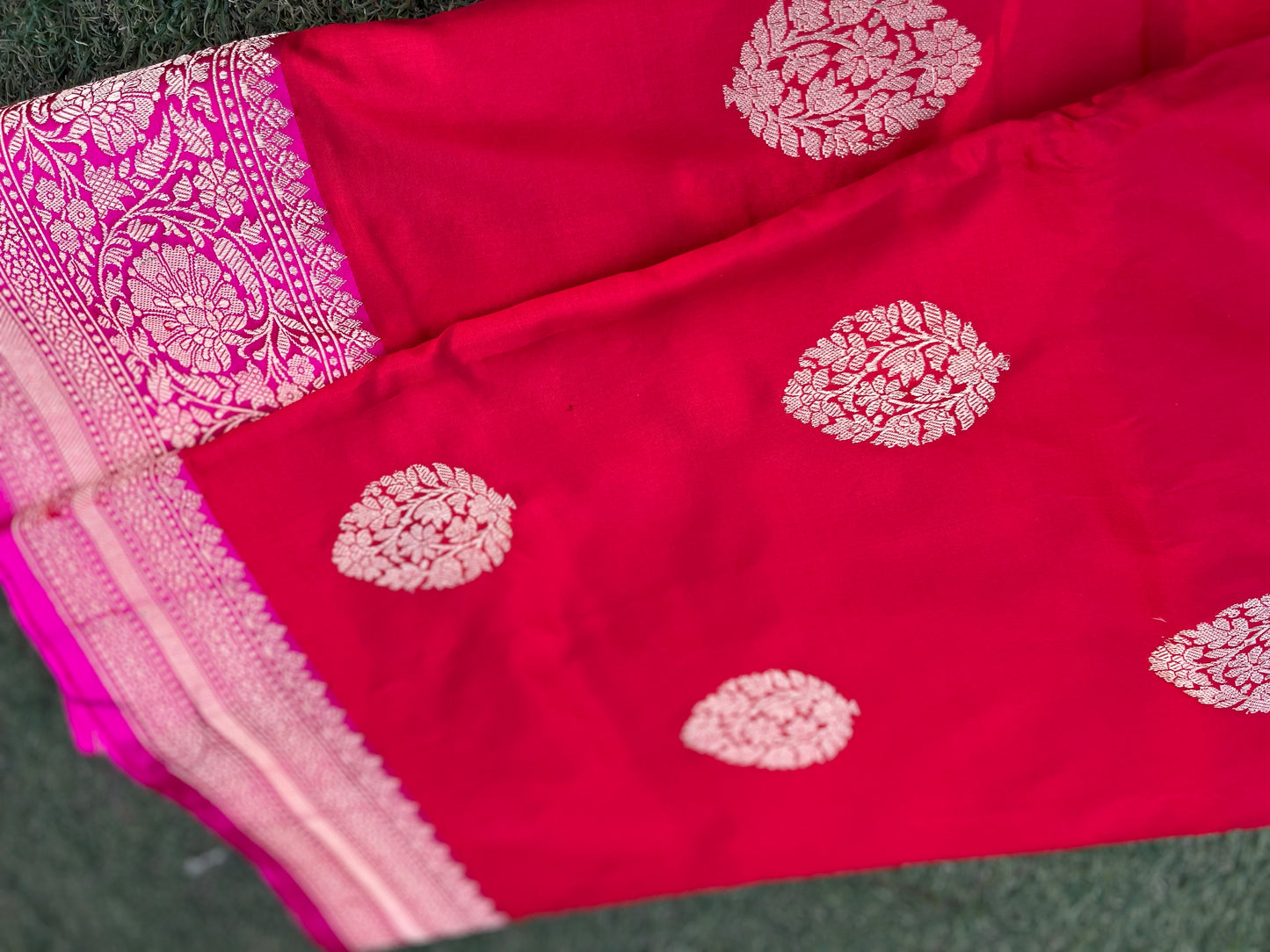 Red and Pink Pure Katan Silk Khadwa Boota Handwoven Banarasi Saree