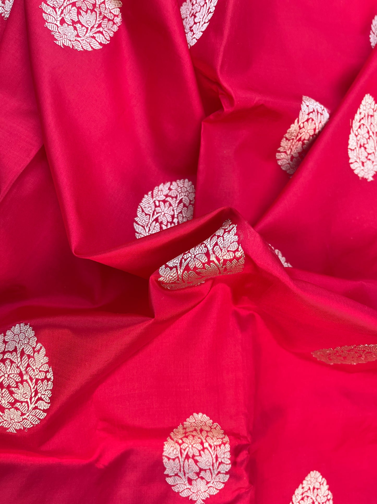 Red and Pink Pure Katan Silk Khadwa Boota Handwoven Banarasi Saree