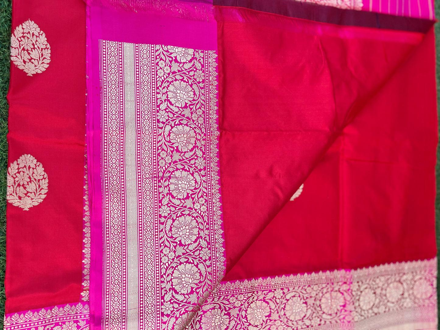 Red and Pink Pure Katan Silk Khadwa Boota Handwoven Banarasi Saree