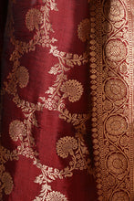 Load image into Gallery viewer, Maroon Pure Katan Silk Jaal Handwoven Banarasi Dupatta
