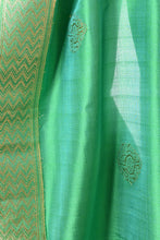 Load image into Gallery viewer, Emerald Green Pure Katan Silk Handwoven Banarasi Dupatta
