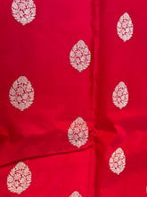 Load image into Gallery viewer, Red and Pink Pure Katan Silk Khadwa Boota Handwoven Banarasi Saree

