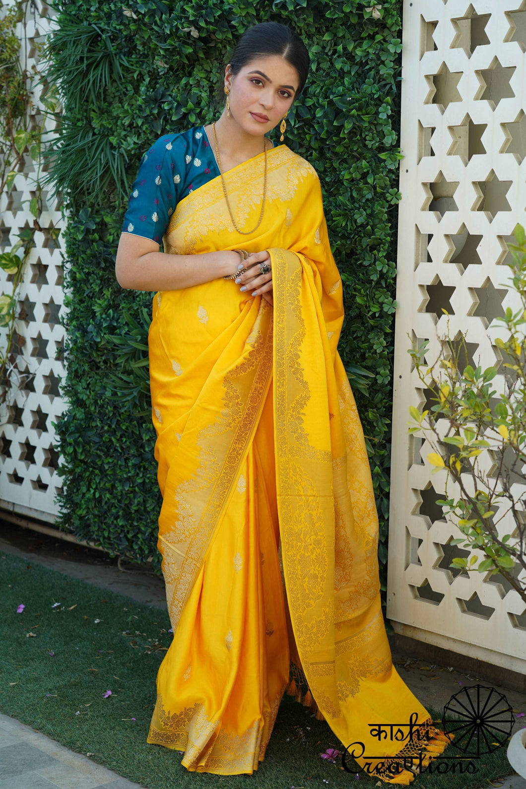 Bright Yellow Pure Mashru Satin Silk Handwoven khadwa Boota Banarasi Saree