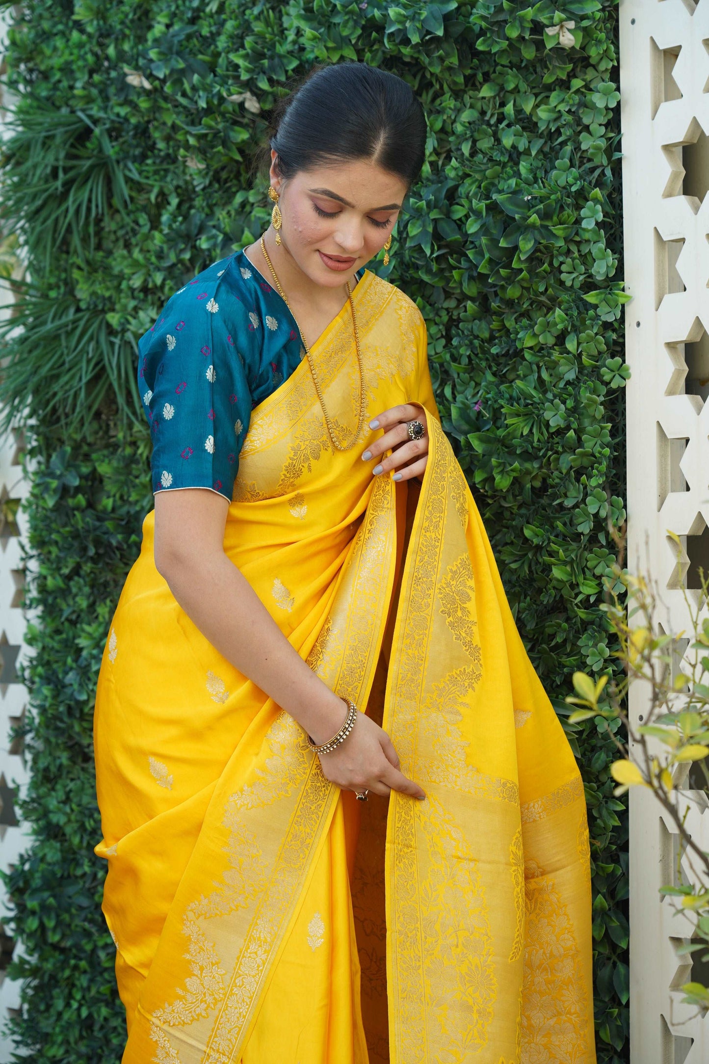 Bright Yellow Pure Mashru Satin Silk Handwoven khadwa Boota Banarasi Saree