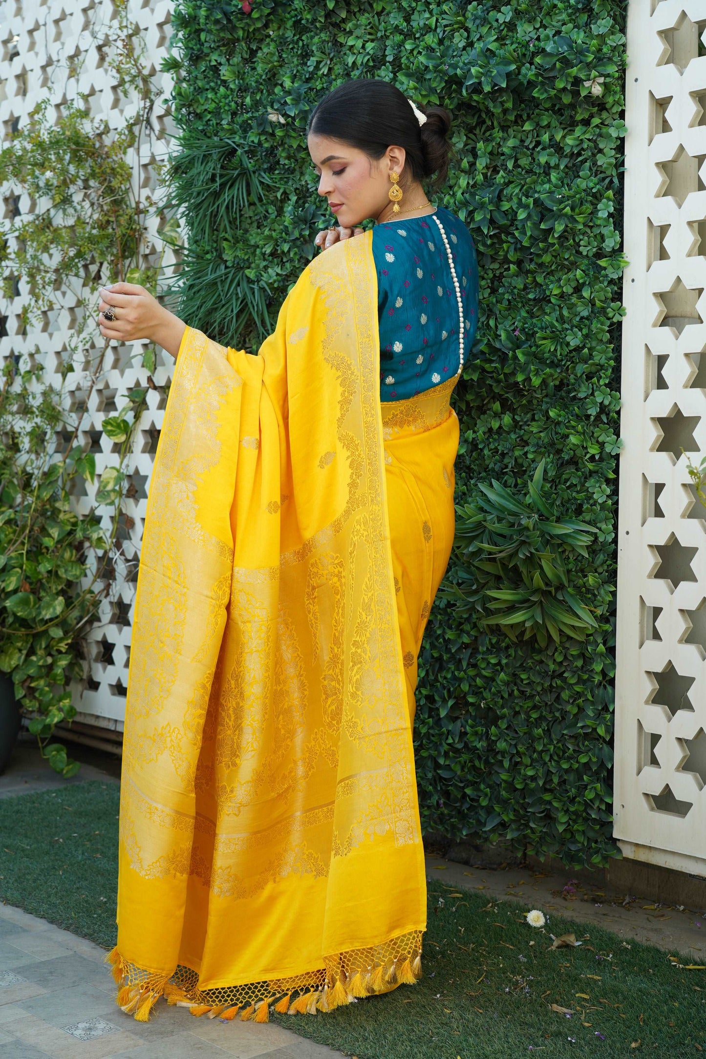 Bright Yellow Pure Mashru Satin Silk Handwoven khadwa Boota Banarasi Saree