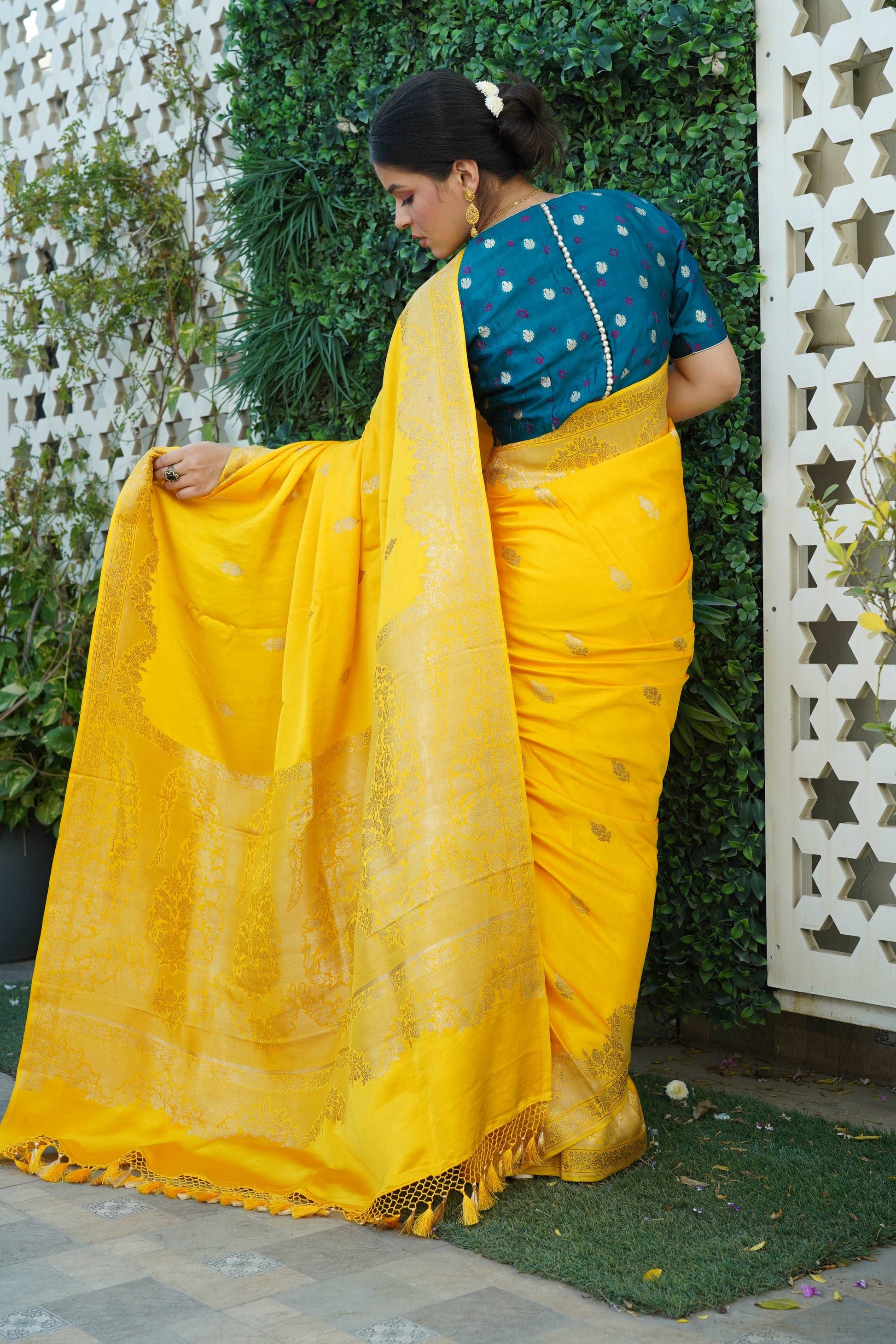 Bright Yellow Pure Mashru Satin Silk Handwoven khadwa Boota Banarasi Saree