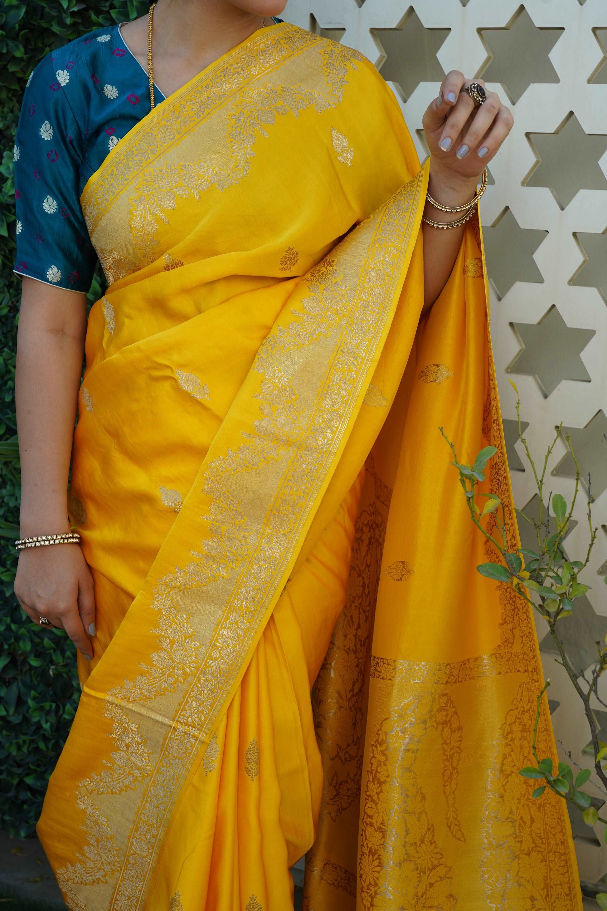 Bright Yellow Pure Mashru Satin Silk Handwoven khadwa Boota Banarasi Saree