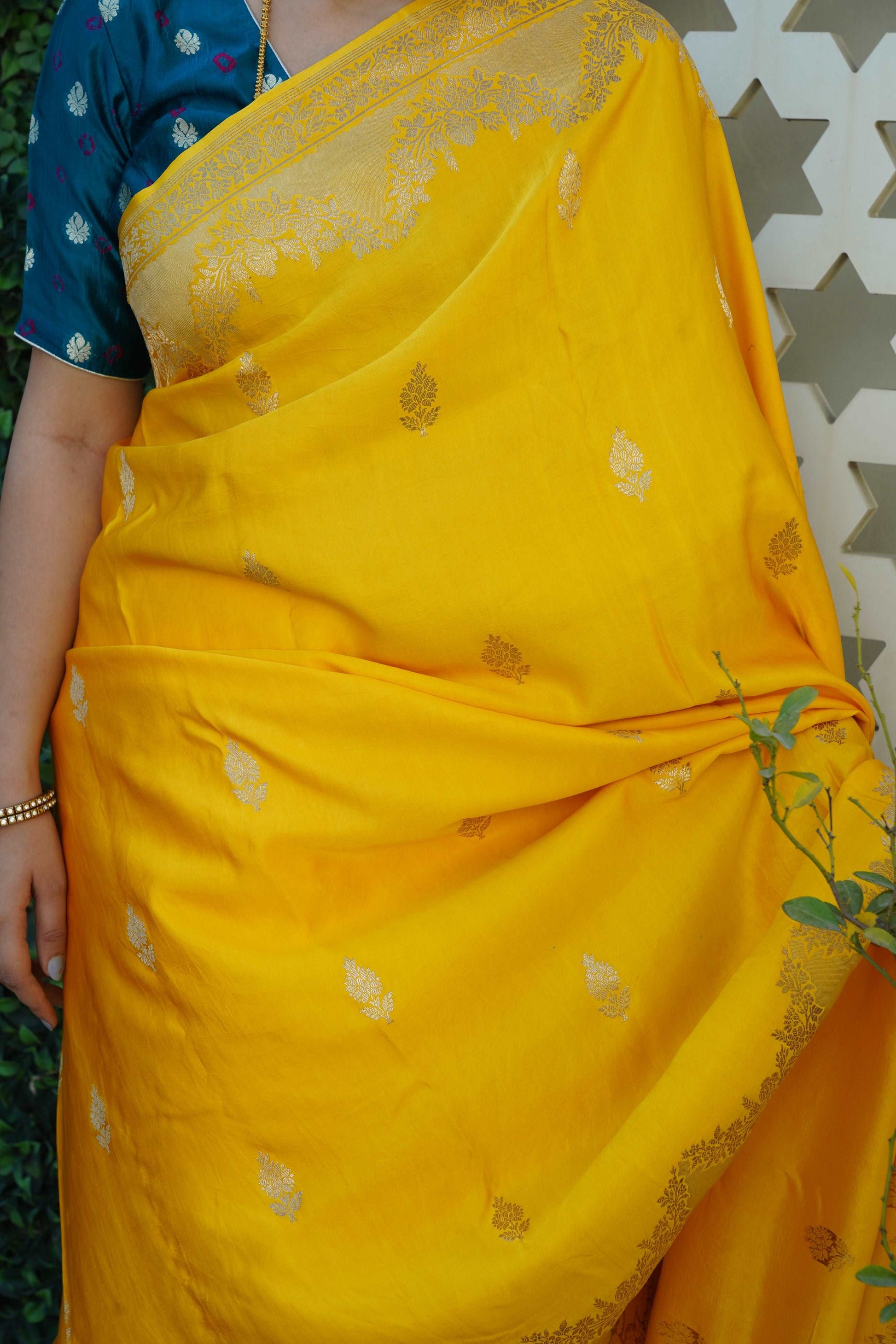 Bright Yellow Pure Mashru Satin Silk Handwoven khadwa Boota Banarasi Saree