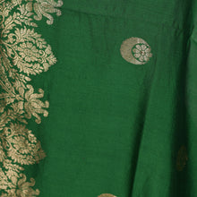 Load image into Gallery viewer, Bottle Green Pure Katan Silk Chandbali Boota and Scallop Border Handloom Banarasi Dupatta
