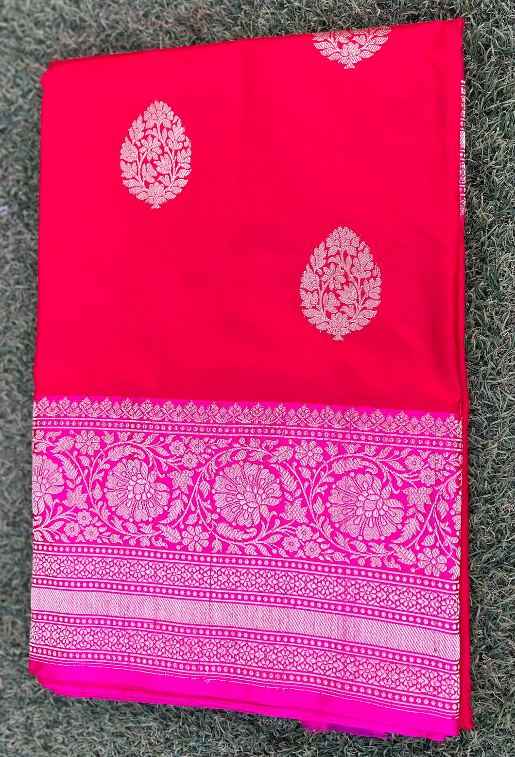 Red and Pink Pure Katan Silk Khadwa Boota Handwoven Banarasi Saree