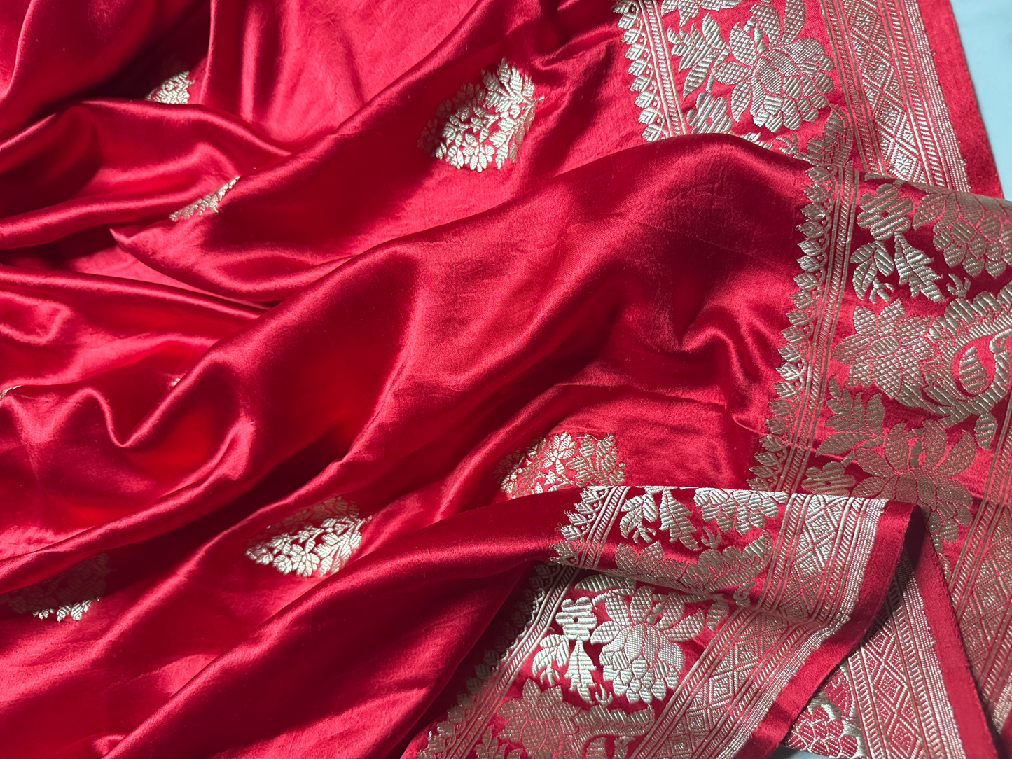 Red Pure Mashru Silk Handwoven Banarasi Saree