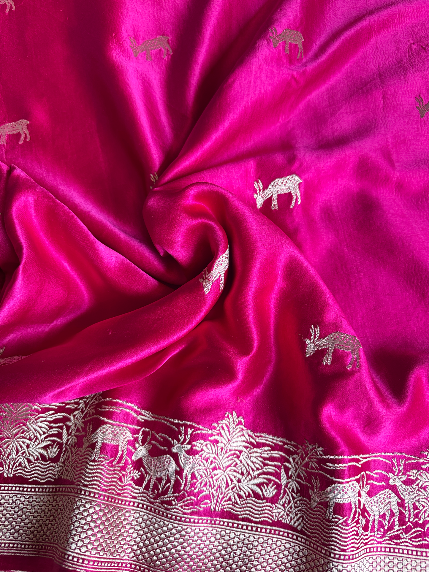 Fuchsia Pink Pure Mashru Silk Handwoven Banarasi Saree