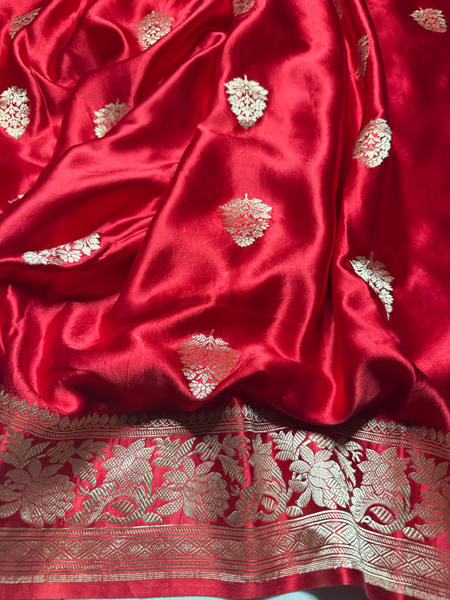 Red Pure Mashru Silk Handwoven Banarasi Saree