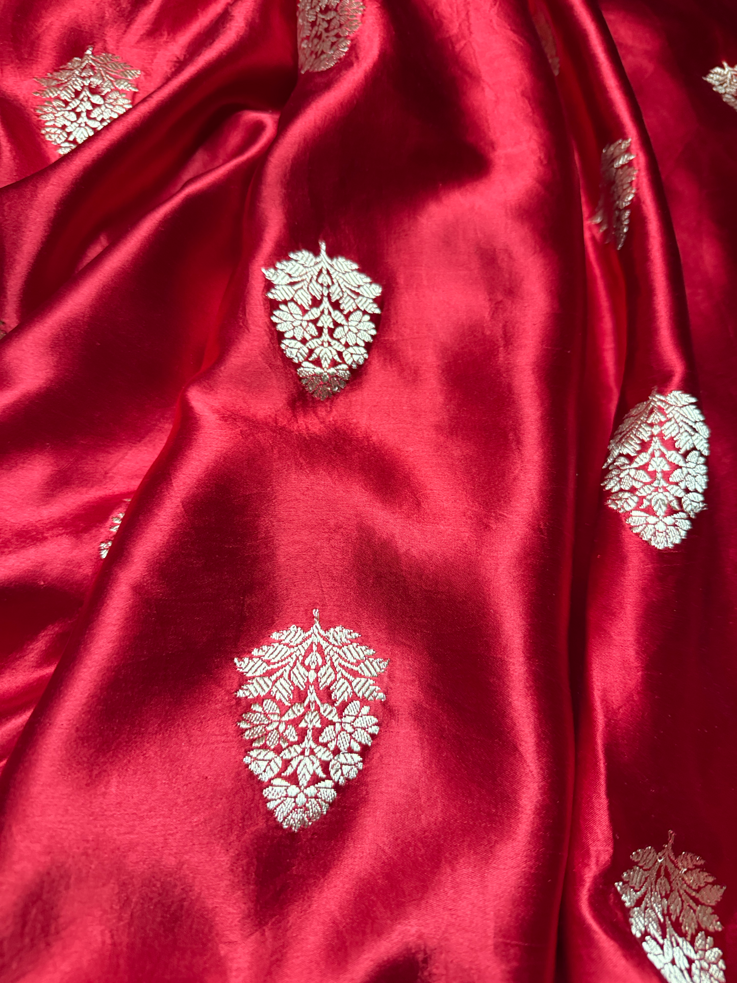 Red Pure Mashru Silk Handwoven Banarasi Saree