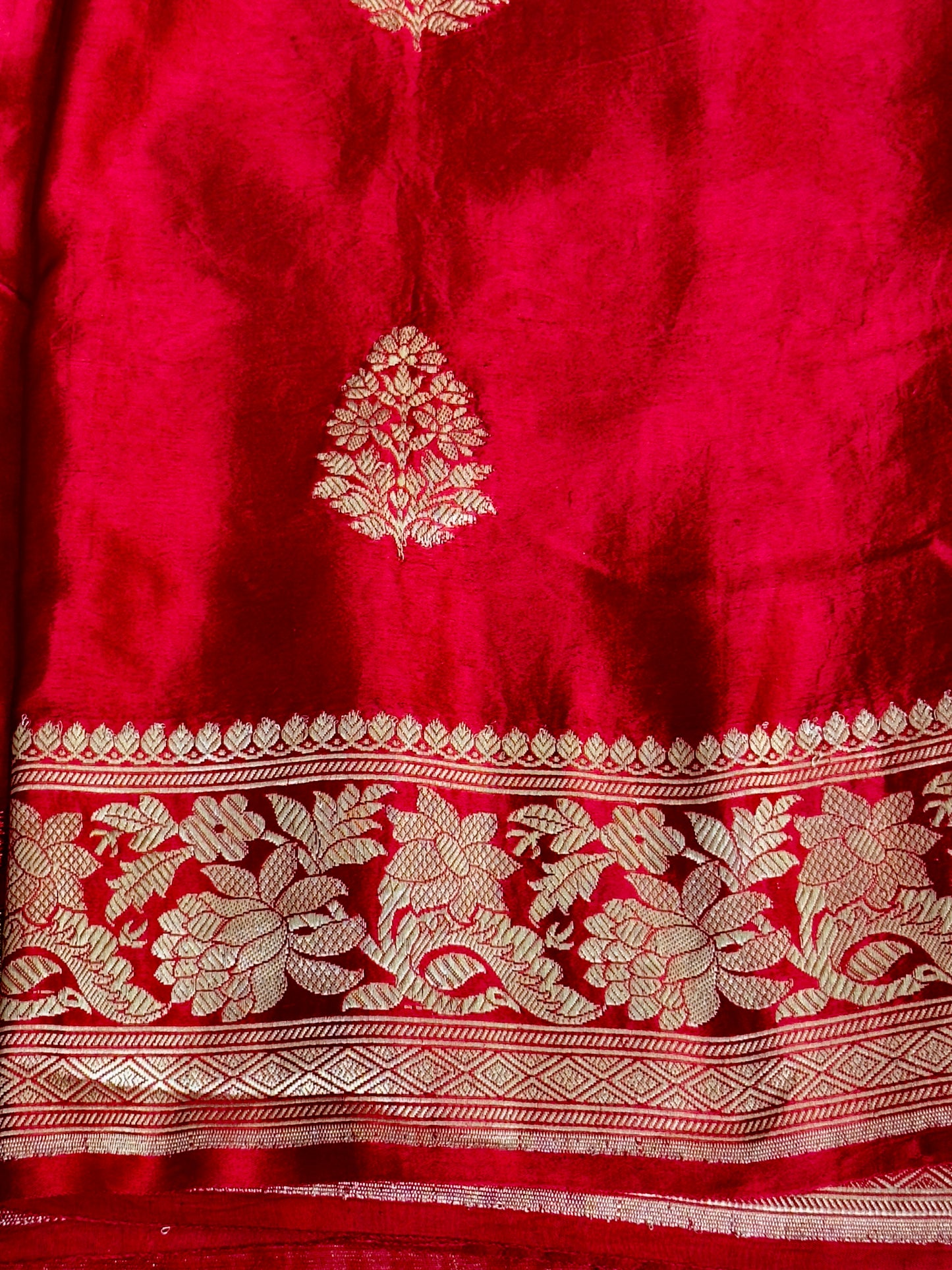 Red Pure Mashru Silk Handwoven Banarasi Saree