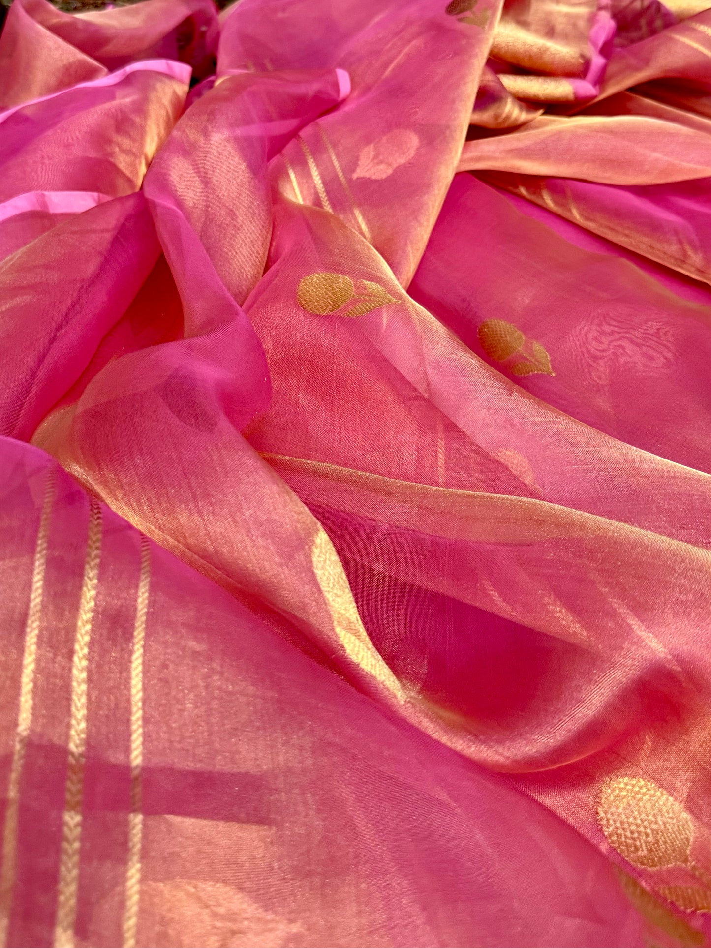 Pink Golden Pure Tissue Silk Handwoven Banarasi Saree