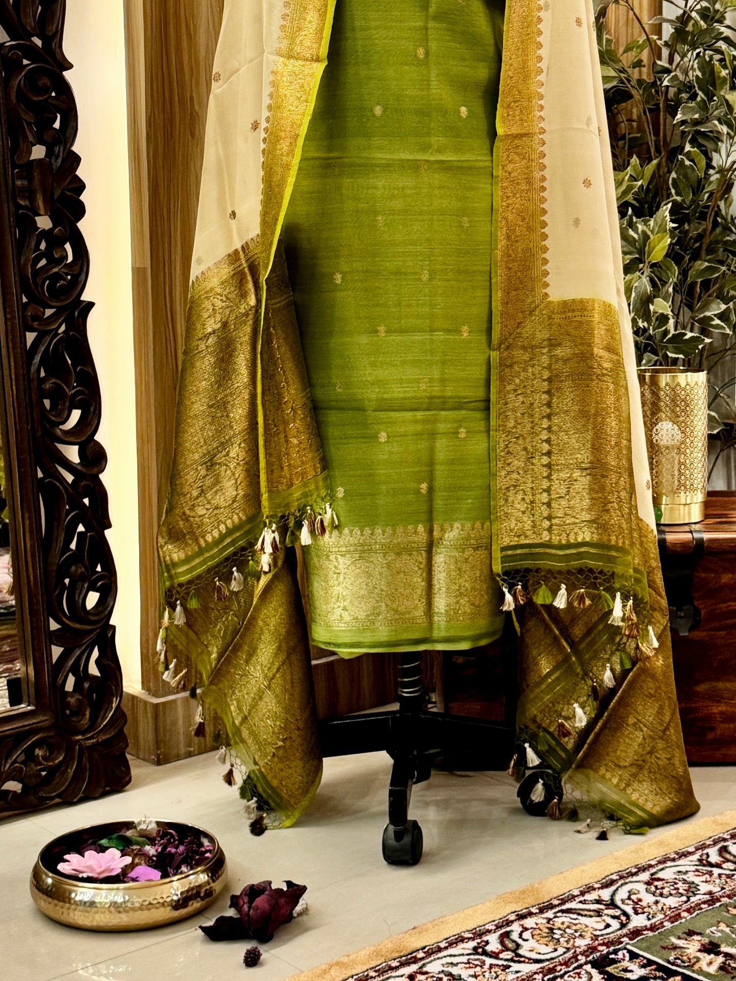 Mehndi Green Pure Tussar Silk Handloom Suit Set with  Kora Silk Dupatta