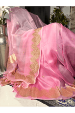 Load image into Gallery viewer, Onion pink Shaded Scallop Pure Kora Silk Handwoven Banarasi Saree
