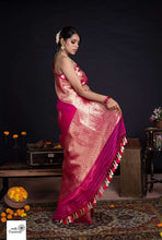 Load image into Gallery viewer, Magenta Pink Pure Kora Silk Handloom khadwa Booti Border Bnarasi Saree
