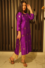 Load image into Gallery viewer, Purple khadwa boota Pure Raw Silk Handwoven Banarasi Stitched Kurta with silver Zari

