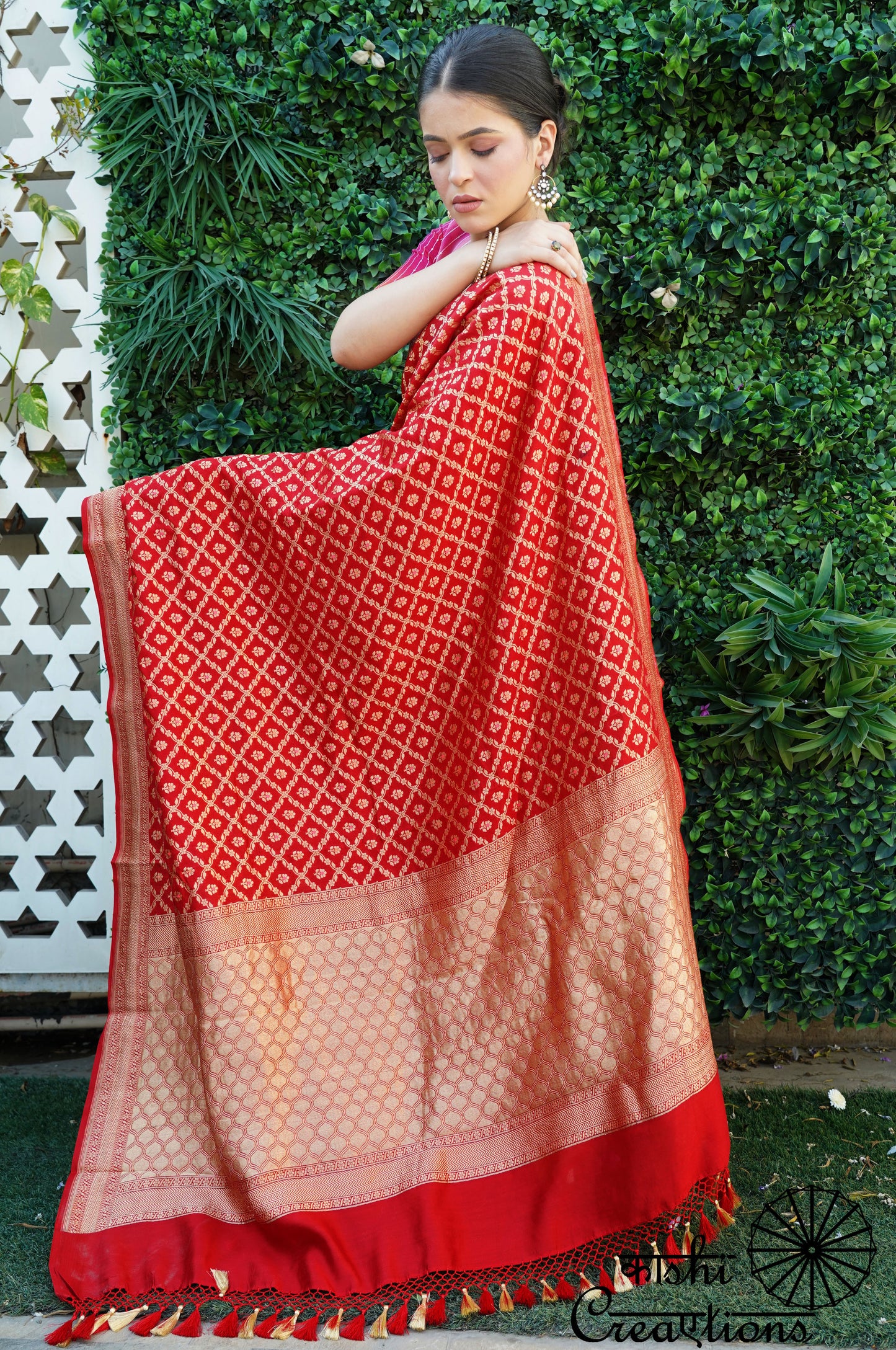 Red Pure Chiniya Silk Jaal Handwoven Banarasi Saree in Gold Zari