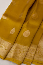 Load image into Gallery viewer, Mustard Golden Kora Silk Khadwa Booti Border Handloom Saree
