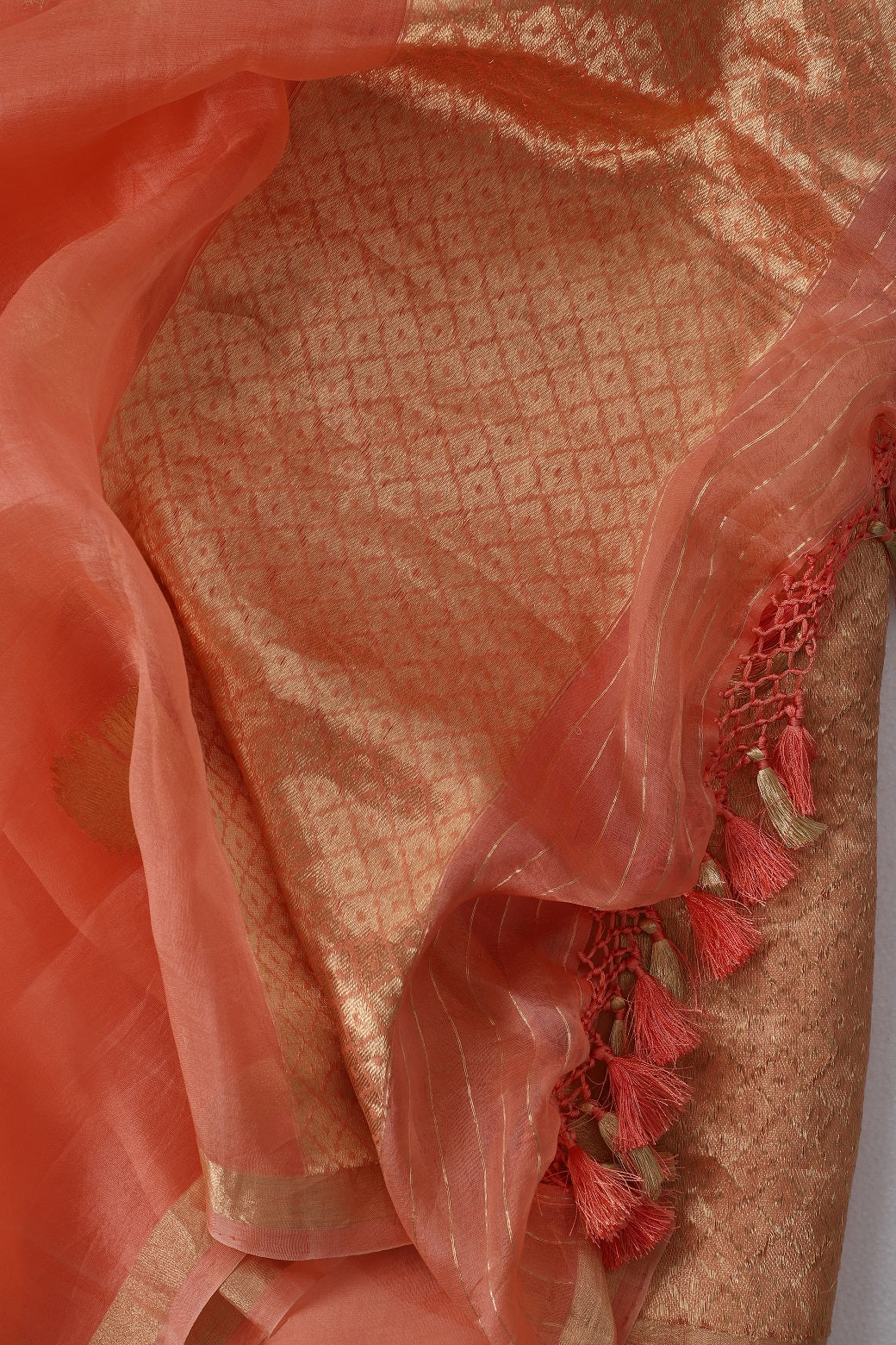 Peach Pure Organza Kadhwa Boota Handwoven Banarasi Suit