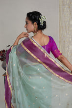 Load image into Gallery viewer, Fern Green and Mulberry Pink Pure Organza Handwoven Khadwa Boota Banarasi Saree
